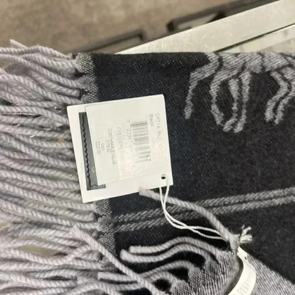 COACH Classic Horse And Carriage Oversized Muffler CK714 BLK - Picture 7 of 7